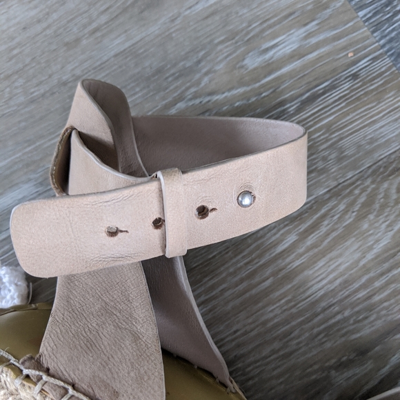 Dolce Vita Wedges - Picture 3 of 7